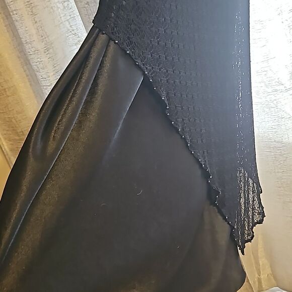 Beautiful black gown - knitted fabric over satin - Picture 5 of 8